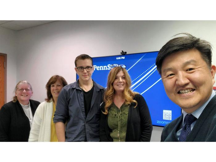 Members of the 杜波依斯 Toastmasters Club gather for a photo during the first organized meeting the club had in April 2023.