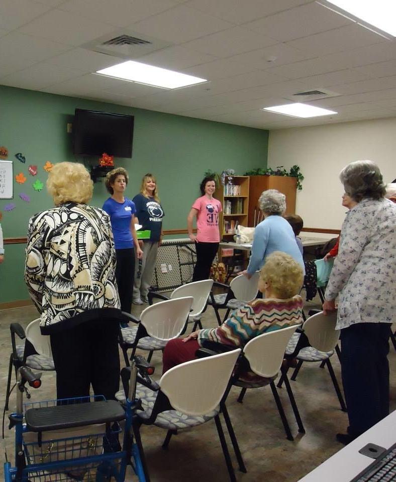 旧约第107章 students complete a weekly fall prevention service learning program with community dwelling seniors.